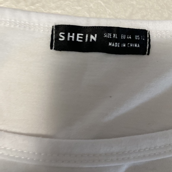 Shein LUNE Figure And Letter Graphic Curved Hem Tee Sz XL - Picture 9 of 10